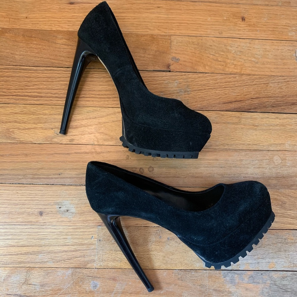 Bebe pumps
